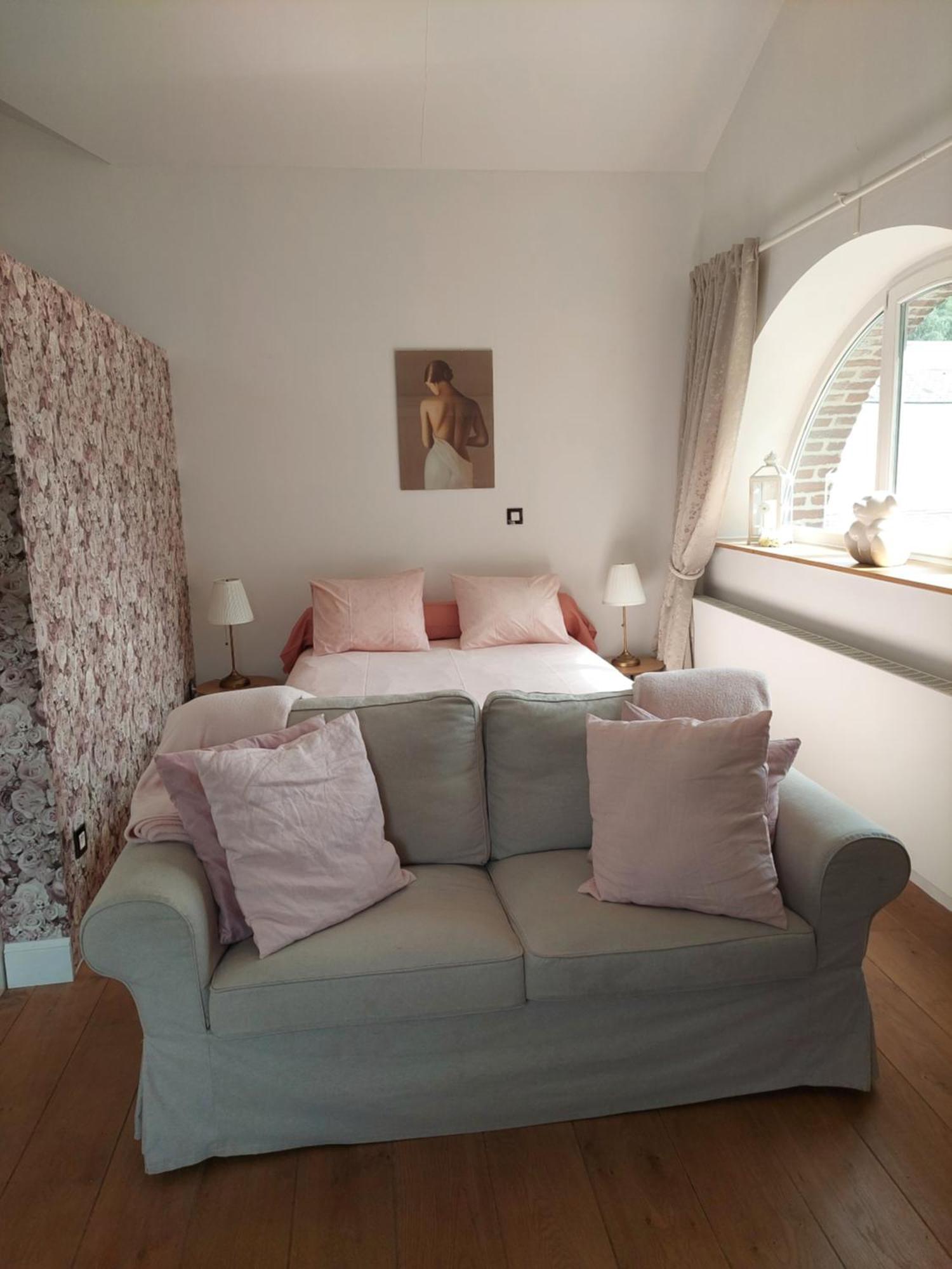 La Chambre Et Le Studio Du Chateau Du Golf De Bernalmont Liege Luaran gambar