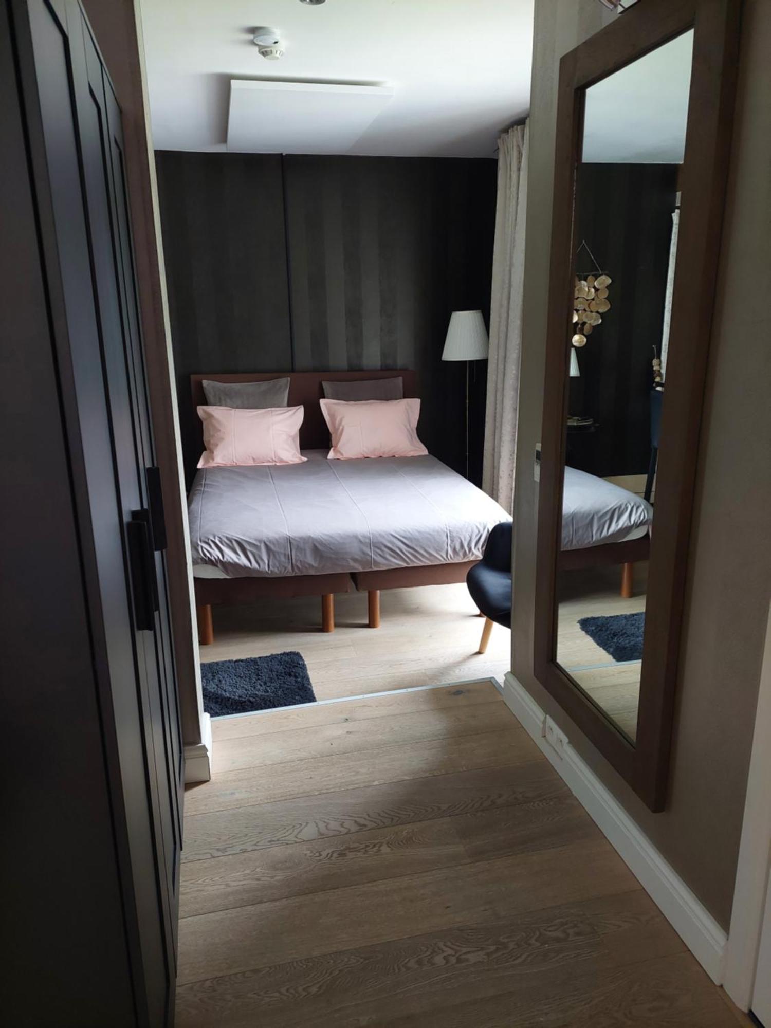 La Chambre Et Le Studio Du Chateau Du Golf De Bernalmont Liege Bilik gambar